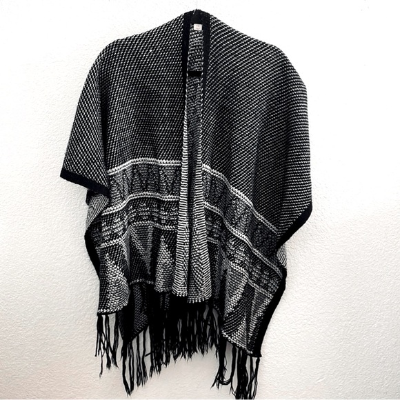 Xhilaration knit poncho size S/M - Picture 2 of 8